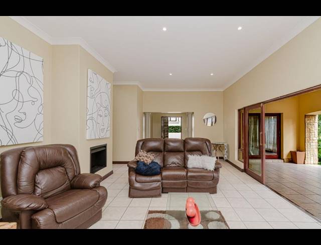 4 BEDROOM HOUSE FOR SALE IN BLUE VALLEY GOLF ESTATE